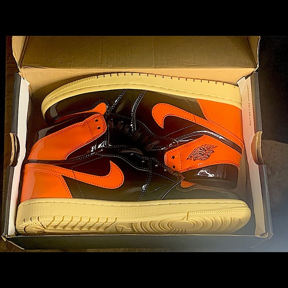 Jordan 1 Retro High OG size 11 New with box.